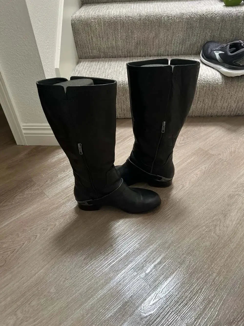 UGG - Picture 5 of 16